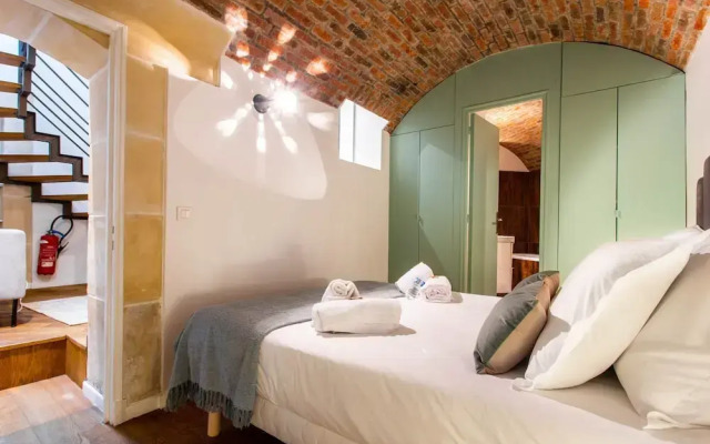 Bright Triplex - 4br/10p - Moulin Rouge