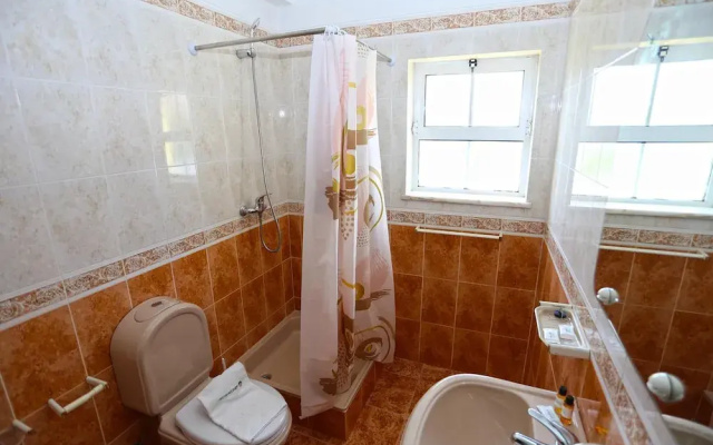 U 02 - Bedroom 2 in Casa Quinta Esta o