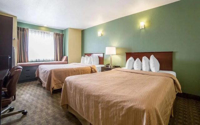 Econo Lodge Inn And Suites