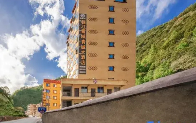 Yayajiang Xueyu Qingcheng Hotel