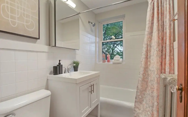Harmonious 2BR Apt - Lockwood 3