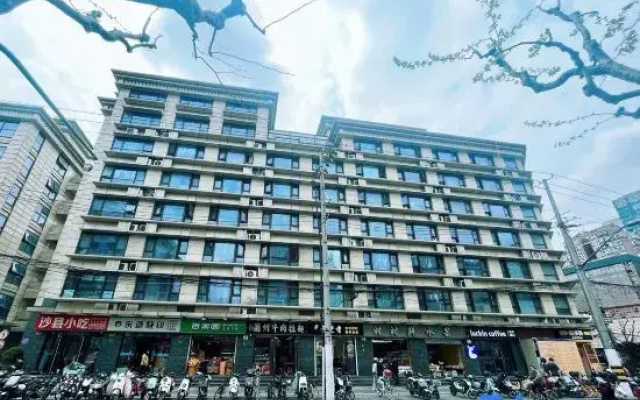Qingzhuang Homestay (North XiZang Road)