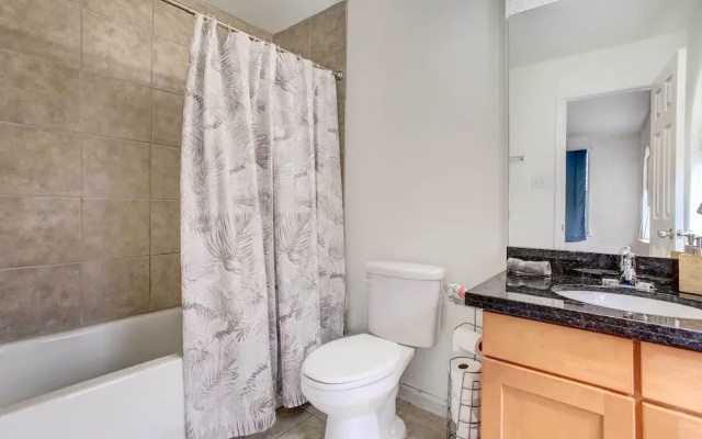 Downtown Houston Townhome w/ City Views!
