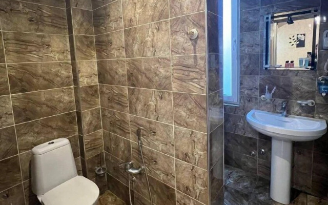 Deluxe Double room (full double bed) · Sanapiro Tbilisi — photo 2