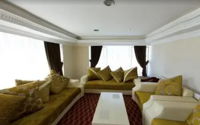 Madi Hotel Van