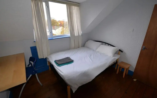 Alluring Holiday Home in Coventry near Herbert Art Gallery