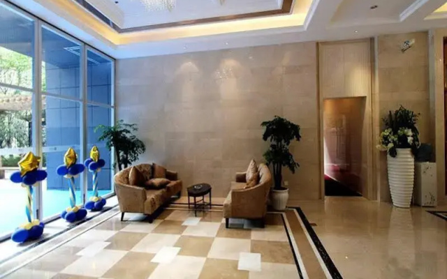 Chongqing Royal Serviced Apartment