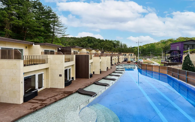 Fanta Cola Resort colabodong