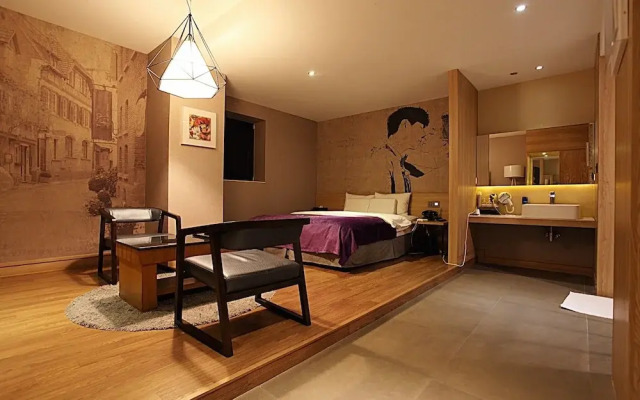 Guangming Cherbourg Hotel