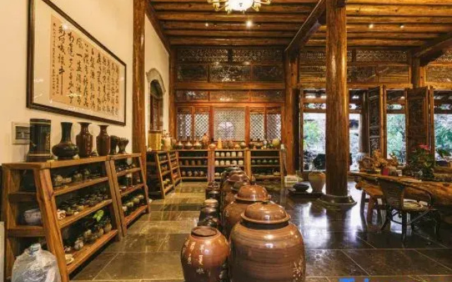 Xiheyuan Homestay (Jianshui Ancient City Small Train Store)
