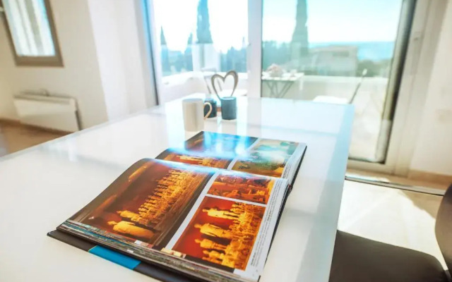 Amathus suite with sea view