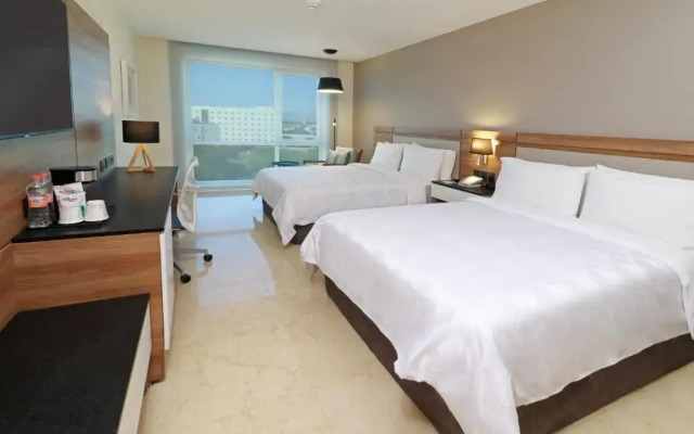 Holiday Inn & Suites Puerto Vallarta Marina & Golf