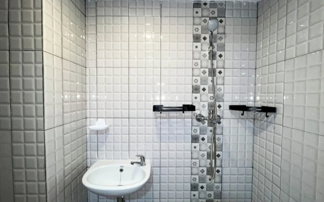 Modern Look Studio At De Prima Apartment