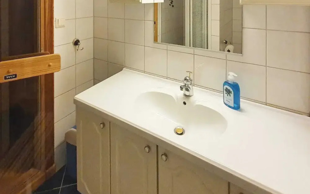 2 Person Holiday Home in Aheim
