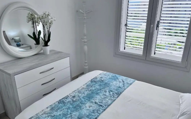 White Luxury Apartment