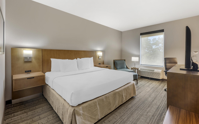 Best Western Green Oaks Inn & Suites