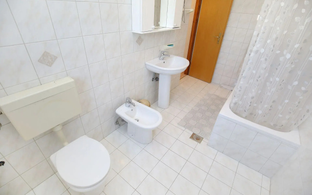 Apartment Vera - 150 m from sea: A1 Sukosan, Zadar riviera