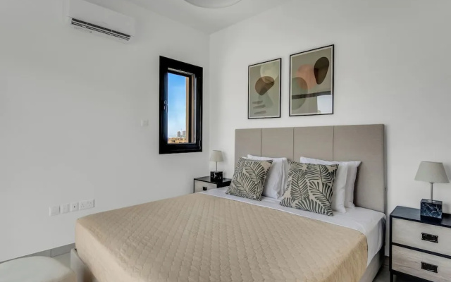 Sanders Elgio - Pleasant 2-bdr Apt w Balcony