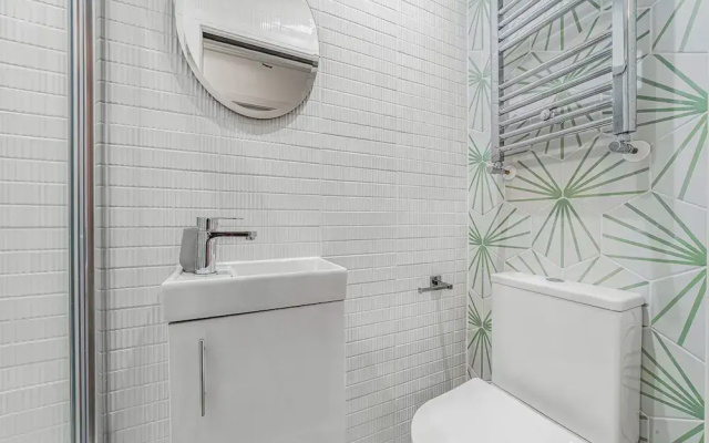 Spacious Room In Morden