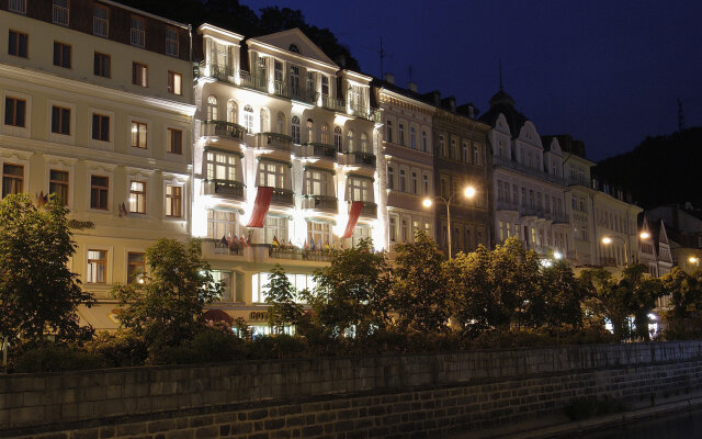 EA Hotel Jessenius вид на фасад
