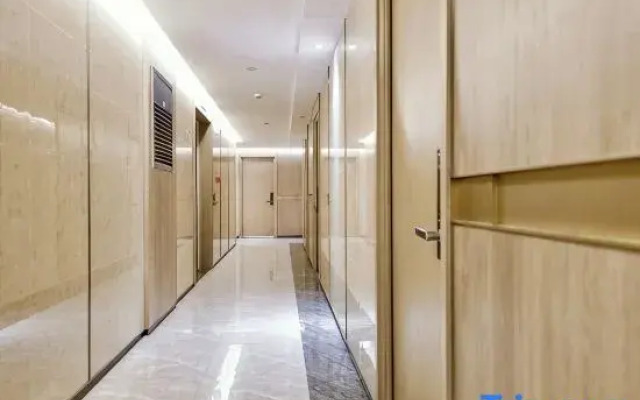 GuanYun Hotel (Zhengzhou Longzihu Subway Station Store)