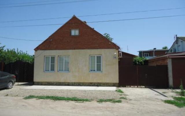 Гостиница Mini Hotel Akvarel в Ейске отзывы, цены и фото номеров - забронировать гостиницу Mini Hotel Akvarel онлайн Ейск вид на фасад