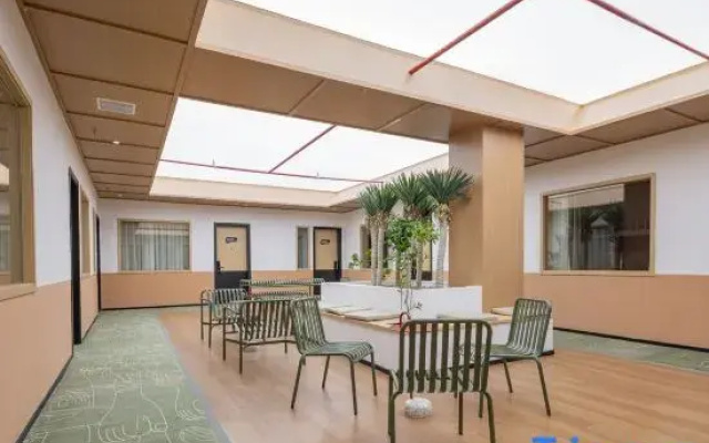 Yichang Youth Cabin · Apartment Hotel