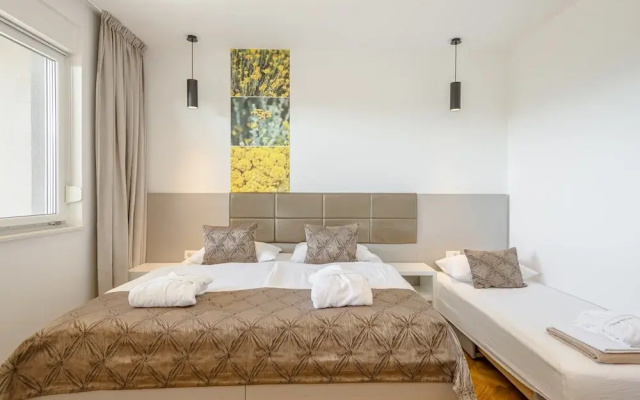 Rogač Rooms & Restaurant