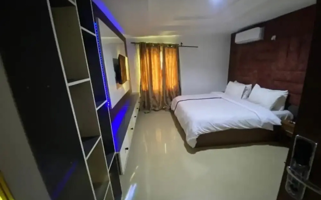 Chateau De LaRay Hotel Apo
