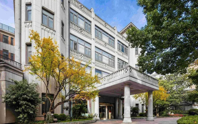 Donghu Hotel
