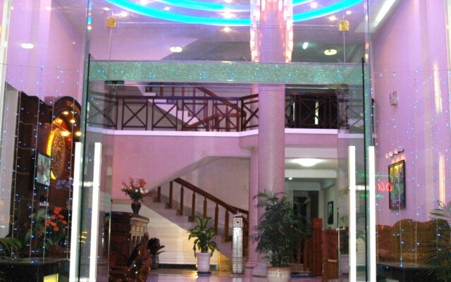 Violet Hotel Nha Trang вид на фасад