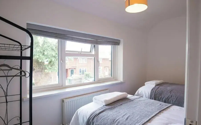House Sleeps 6 - Parking,garden,family&contractors