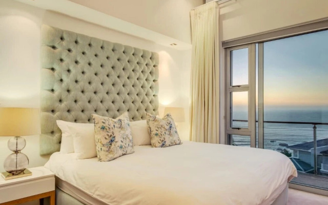 Immaculate Camps Bay Villa w Jacuzzi Views Pool Villa Grenache