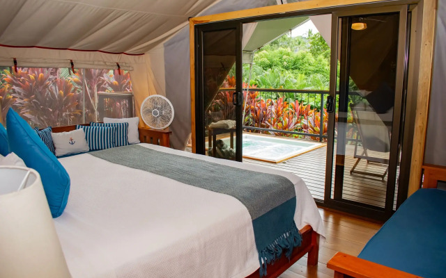 Isla Chiquita Glamping Hotel