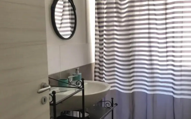 21 Holiday House