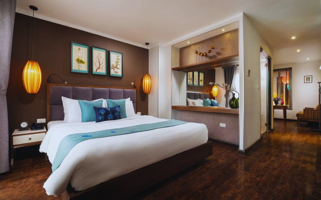 Essence Palace Hotel