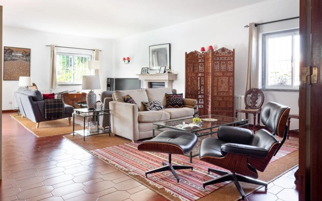 A​LTIDO Idyllic House w/Pool & Garden in Colares