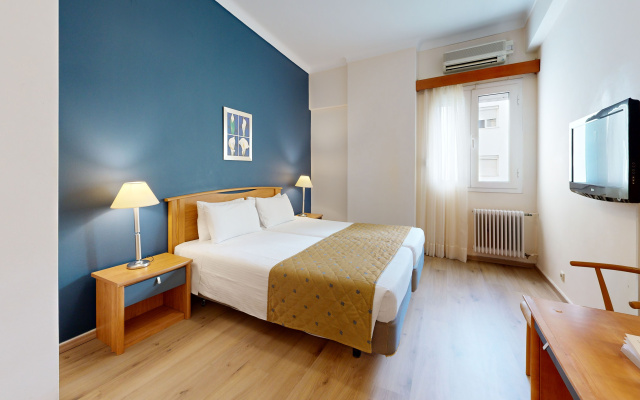 Lucy Hotel