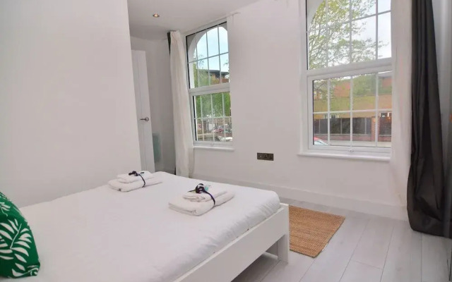 MACARENA WHARF Apartments