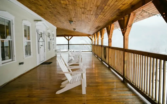 Amee Farm Lodge