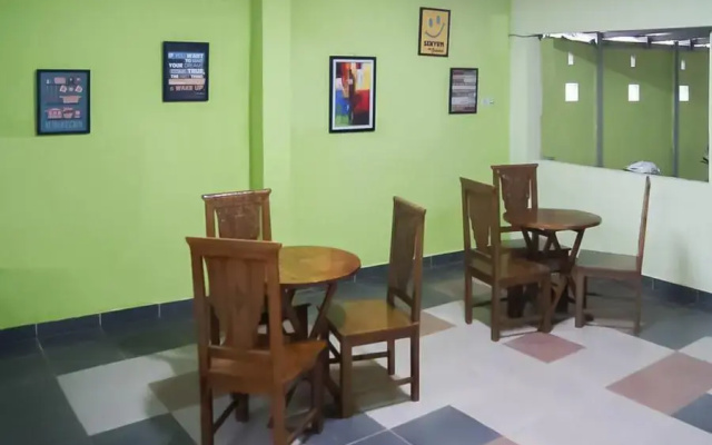 RedDoorz Syariah near Hermina Hospital Palembang 2