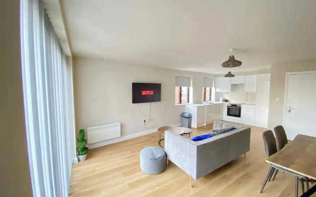 Charming Beckenham Apartment With Private Balcony