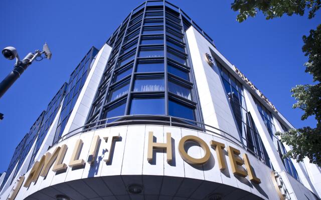 Hyllit Hotel вид на фасад