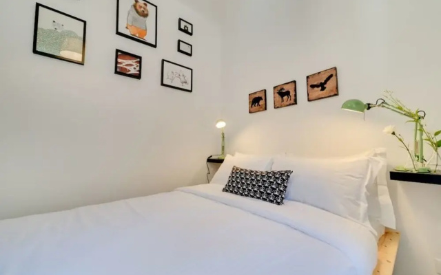 Modern & Charming 3 bed Flat in Central Location