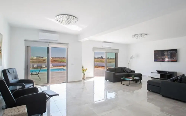 Villa Sienna AQ Ga98