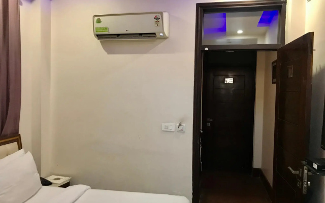 Hotel Leela Residency