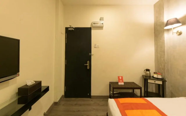 OYO 136 Ceria Hotel