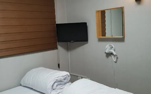 YOUNG STAY - Hostel