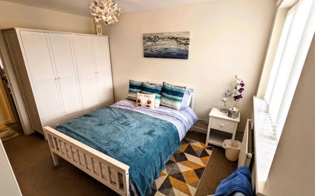 Beautiful 2 Bedroom House in Quiet Location