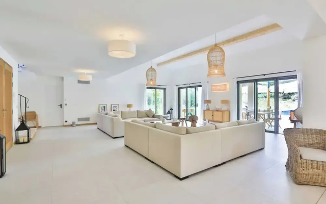 Magnificent Villa Overlooking the bay of Canebiers